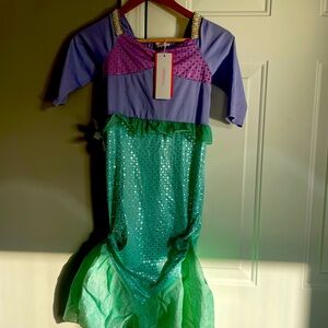 Girls mermaid costume with accessories. Size 6